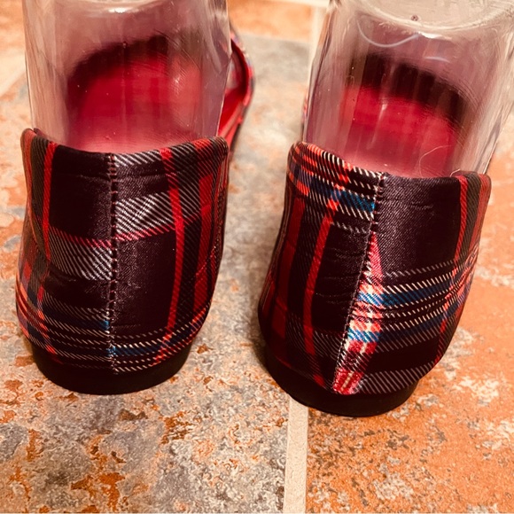 🐦‍🔥NWOB! Wonderful Black & Red Plaid Satin D’Orsay Style Festive Flats! - Picture 7 of 10